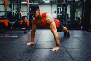 Read more about the article Build Muscle Anywhere: 10 Moves, 20 Minutes, No Weights Needed